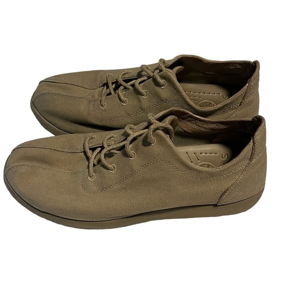 Crocs Tan Shoes Sz 12 - Picture 1 of 9